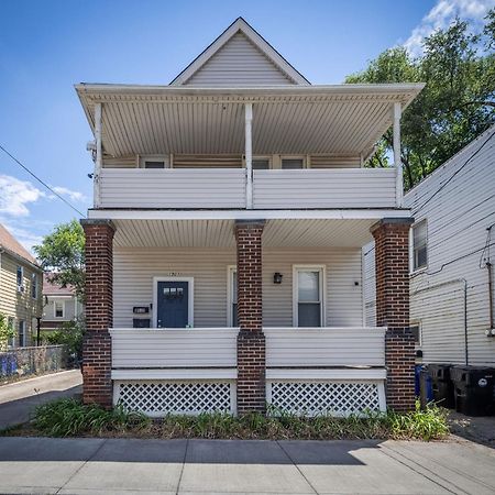 Mid-Century Modern Retreat In Little Italy Lejlighed Cleveland Eksteriør billede