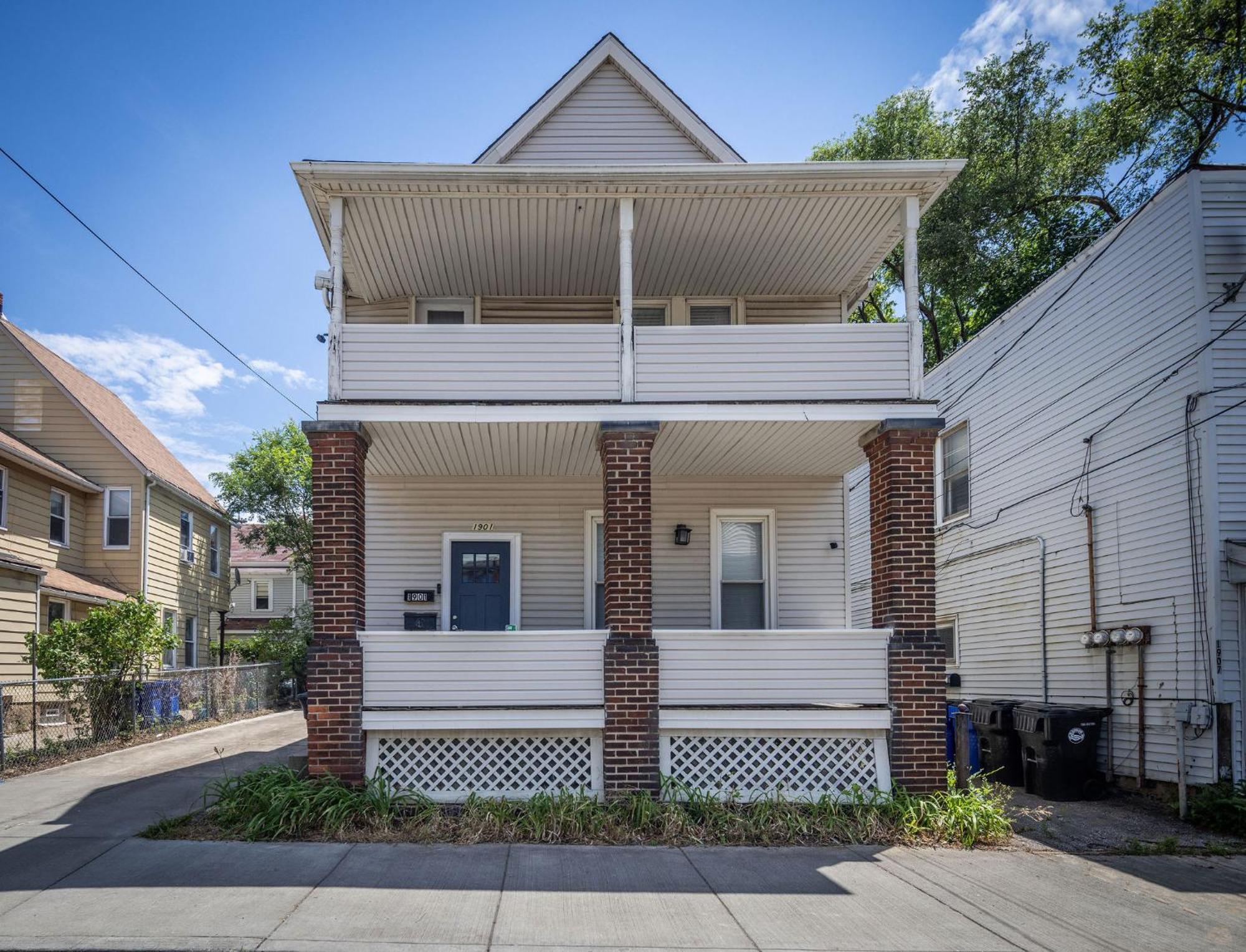 Mid-Century Modern Retreat In Little Italy Lejlighed Cleveland Eksteriør billede