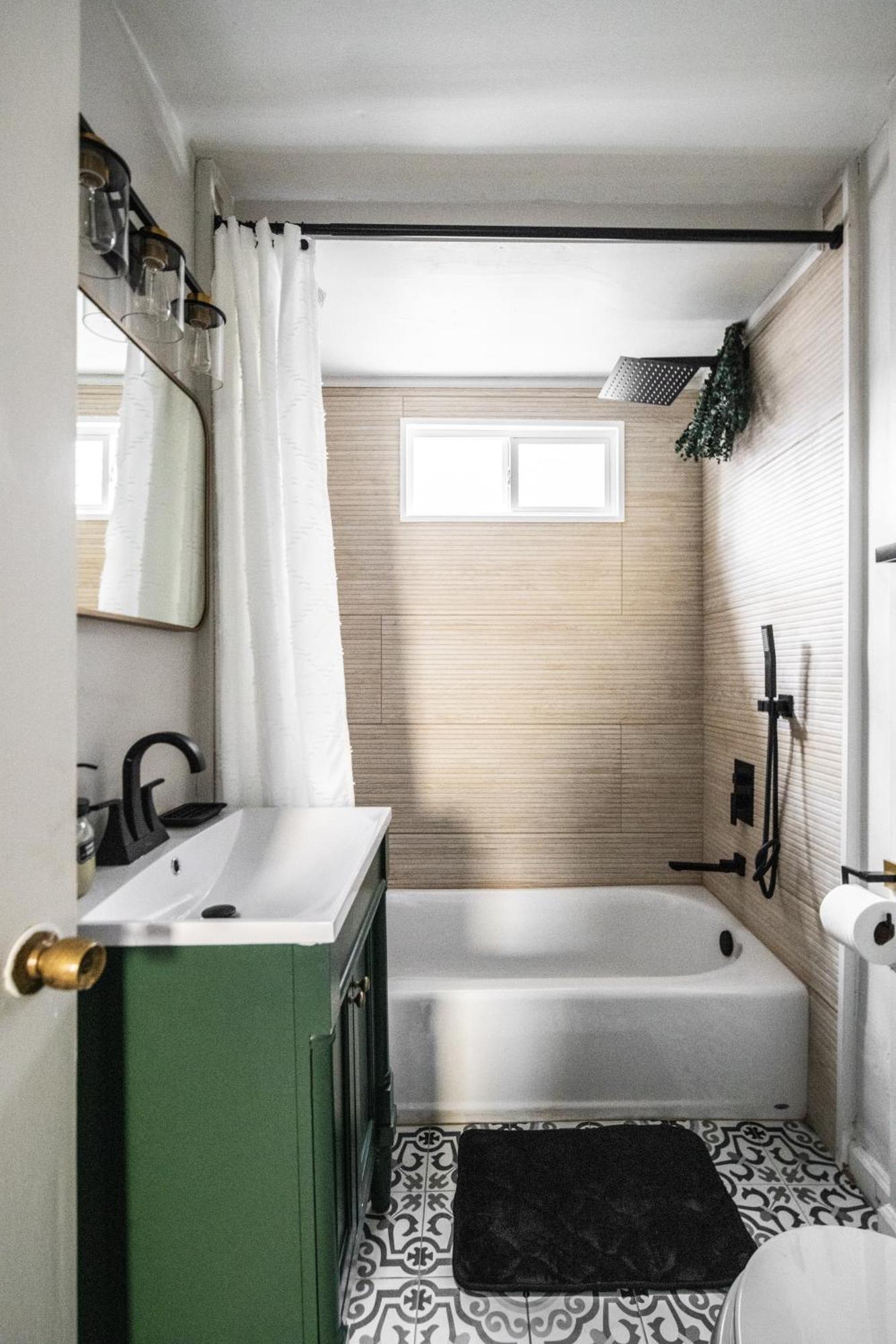 Mid-Century Modern Retreat In Little Italy Lejlighed Cleveland Eksteriør billede