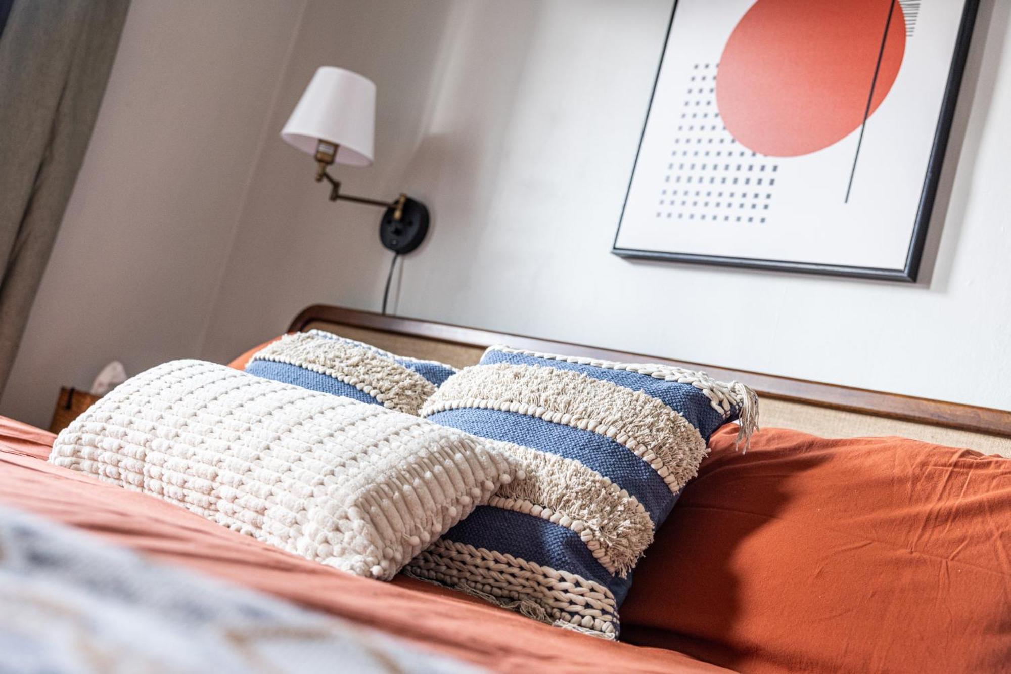 Mid-Century Modern Retreat In Little Italy Lejlighed Cleveland Eksteriør billede